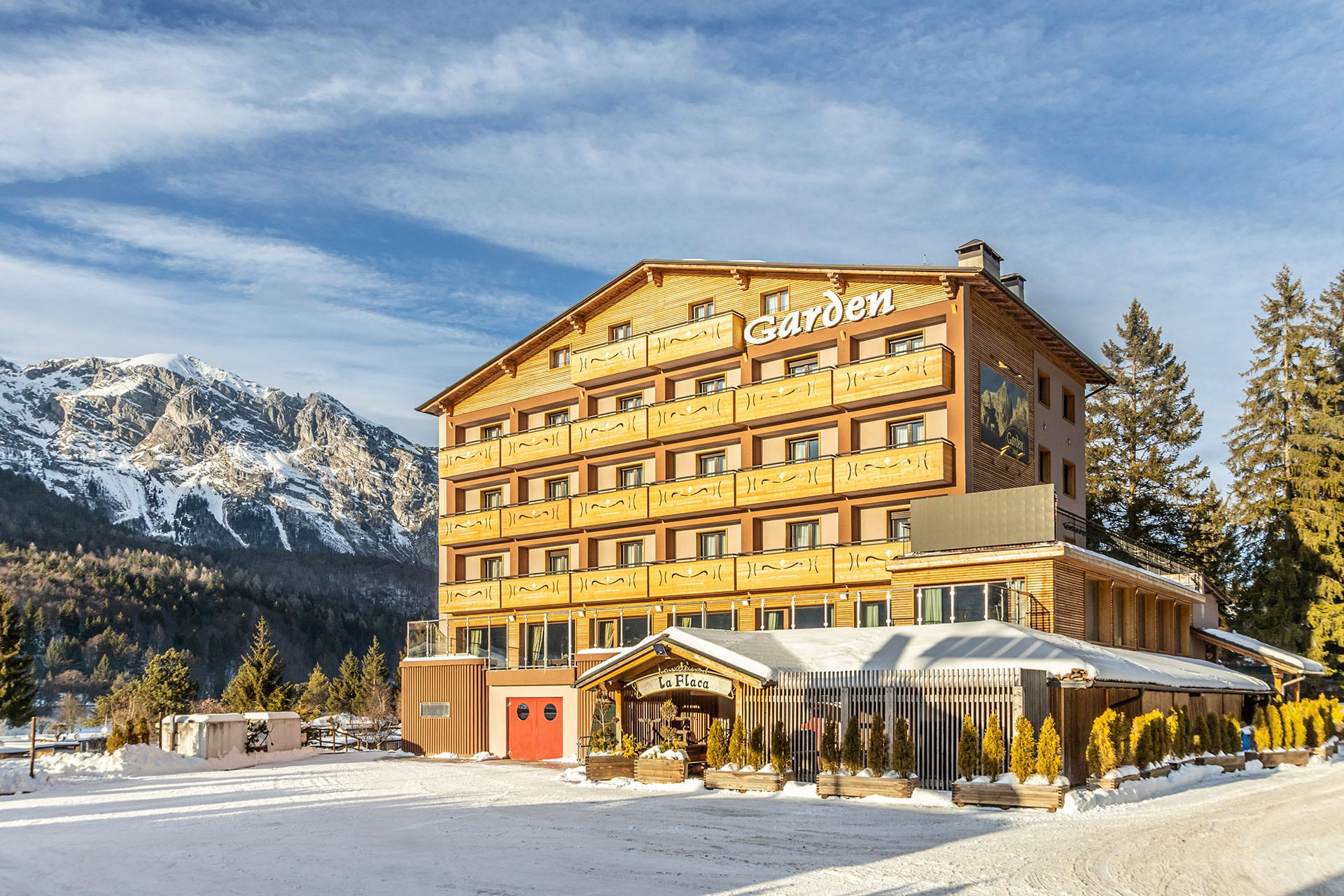 Hotel Garden con il panorama delle Dolomiti